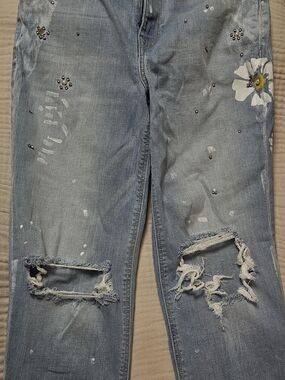 Express Light Blue Distressed Girlfrienf Jeans Floral Accent Size 2P Petite